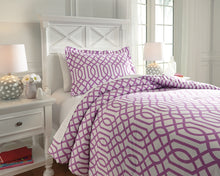 Load image into Gallery viewer, Loomis Signature Design by Ashley Comforter Set Twin