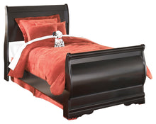 Load image into Gallery viewer, Huey Vineyard Signature Design 7-Piece Bedroom Set
