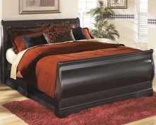 Load image into Gallery viewer, Huey Vineyard Signature Design 7-Piece Bedroom Set

