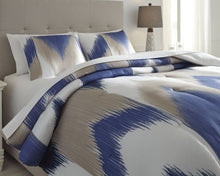 Load image into Gallery viewer, Mayda Signature Design by Ashley Comforter Set King

