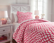 Load image into Gallery viewer, Loomis Signature Design by Ashley Comforter Set Twin
