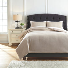 Load image into Gallery viewer, Mayda Signature Design by Ashley Comforter Set King
